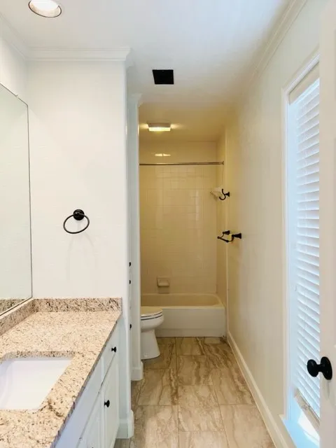 Townhouse For Rent in Dallas County , 4504 Bowser Avenue A, Dallas, Texas 75219, 3 Bedroom, 4 Bathroom, 2 Garage spaces, 1,944 Sqft, built in 1997, mls#21390010, Real Estate Agent in Dallas, Homes For Rent in Dallas county, Homes For Rent in Dallas, Realtor in Dallas Texas, Real Estate Brokerage Independent Realty Texas, Luminita Cordes Realtor