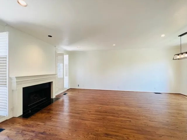 Townhouse For Rent in Dallas County , 4504 Bowser Avenue A, Dallas, Texas 75219, 3 Bedroom, 4 Bathroom, 2 Garage spaces, 1,944 Sqft, built in 1997, mls#21390010, Real Estate Agent in Dallas, Homes For Rent in Dallas county, Homes For Rent in Dallas, Realtor in Dallas Texas, Real Estate Brokerage Independent Realty Texas, Luminita Cordes Realtor