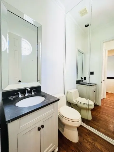 Townhouse For Rent in Dallas County , 4504 Bowser Avenue A, Dallas, Texas 75219, 3 Bedroom, 4 Bathroom, 2 Garage spaces, 1,944 Sqft, built in 1997, mls#21390010, Real Estate Agent in Dallas, Homes For Rent in Dallas county, Homes For Rent in Dallas, Realtor in Dallas Texas, Real Estate Brokerage Independent Realty Texas, Luminita Cordes Realtor