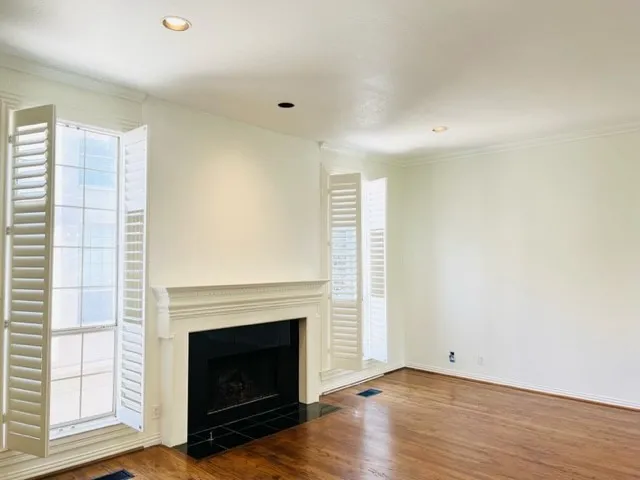 Townhouse For Rent in Dallas County , 4504 Bowser Avenue A, Dallas, Texas 75219, 3 Bedroom, 4 Bathroom, 2 Garage spaces, 1,944 Sqft, built in 1997, mls#21390010, Real Estate Agent in Dallas, Homes For Rent in Dallas county, Homes For Rent in Dallas, Realtor in Dallas Texas, Real Estate Brokerage Independent Realty Texas, Luminita Cordes Realtor