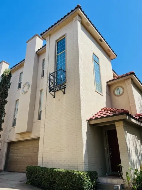 Townhouse For Rent in Dallas County , 4504 Bowser Avenue A, Dallas, Texas 75219, 3 Bedroom, 4 Bathroom, 2 Garage spaces, 1,944 Sqft, built in 1997, mls#21390010, Real Estate Agent in Dallas, Homes For Rent in Dallas county, Homes For Rent in Dallas, Realtor in Dallas Texas, Real Estate Brokerage Independent Realty Texas, Luminita Cordes Realtor