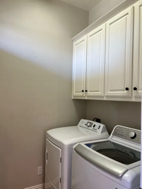 Townhouse For Rent in Dallas County , 4504 Bowser Avenue A, Dallas, Texas 75219, 3 Bedroom, 4 Bathroom, 2 Garage spaces, 1,944 Sqft, built in 1997, mls#21390010, Real Estate Agent in Dallas, Homes For Rent in Dallas county, Homes For Rent in Dallas, Realtor in Dallas Texas, Real Estate Brokerage Independent Realty Texas, Luminita Cordes Realtor