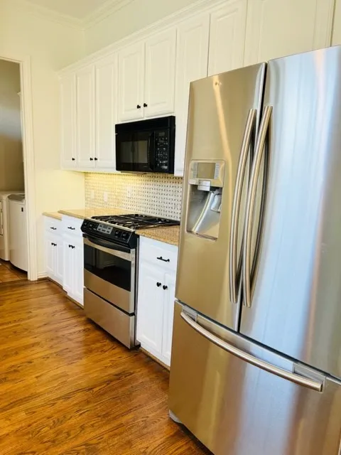 Townhouse For Rent in Dallas County , 4504 Bowser Avenue A, Dallas, Texas 75219, 3 Bedroom, 4 Bathroom, 2 Garage spaces, 1,944 Sqft, built in 1997, mls#21390010, Real Estate Agent in Dallas, Homes For Rent in Dallas county, Homes For Rent in Dallas, Realtor in Dallas Texas, Real Estate Brokerage Independent Realty Texas, Luminita Cordes Realtor