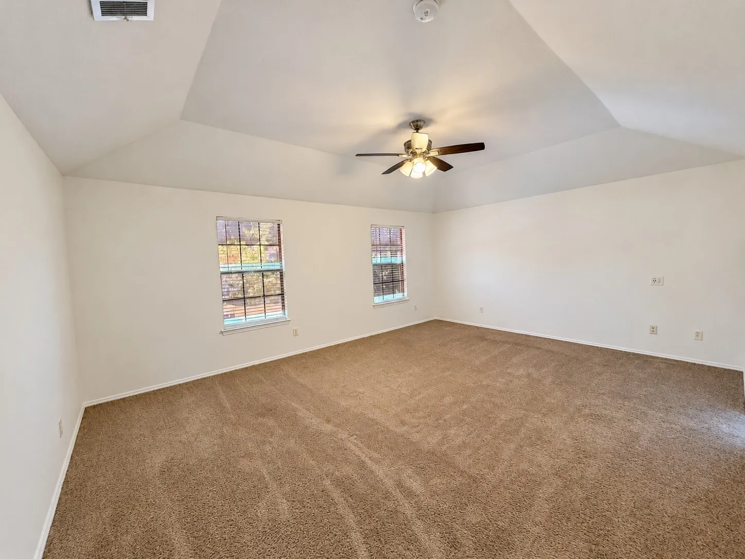 Single Family Residence For Rent in Dallas County , 1330 Kensington Court, Garland, Texas 75040, 4 Bedroom, 3 Bathroom, 2 Garage spaces, 2,185 Sqft, built in 1997, mls#21389702, Real Estate Agent in Garland, Homes For Rent in Dallas county, Homes For Rent in Garland, Realtor in Garland Texas, Real Estate Brokerage Independent Realty Texas, Luminita Cordes Realtor