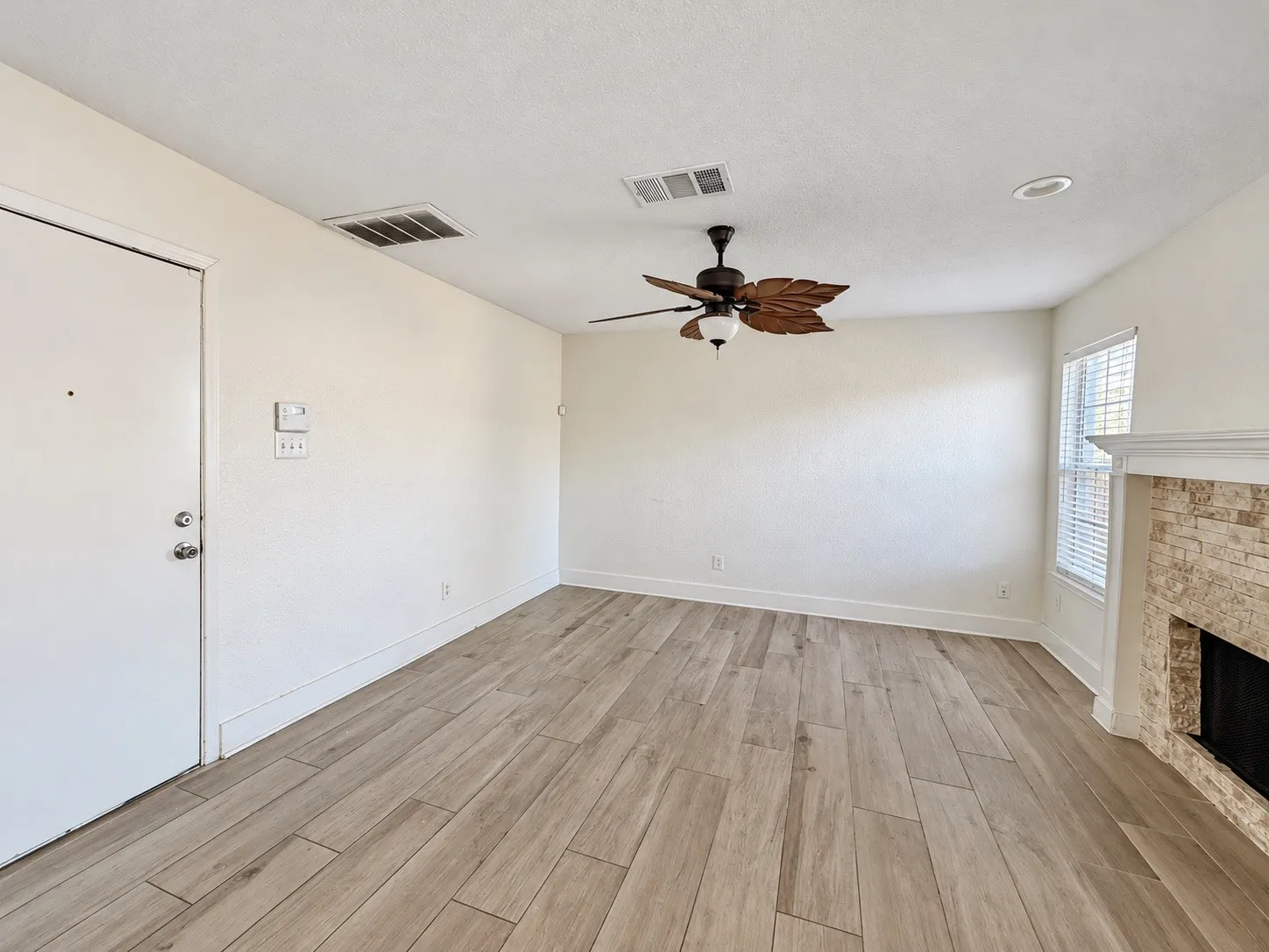 Single Family Residence For Rent in Dallas County , 1330 Kensington Court, Garland, Texas 75040, 4 Bedroom, 3 Bathroom, 2 Garage spaces, 2,185 Sqft, built in 1997, mls#21389702, Real Estate Agent in Garland, Homes For Rent in Dallas county, Homes For Rent in Garland, Realtor in Garland Texas, Real Estate Brokerage Independent Realty Texas, Luminita Cordes Realtor