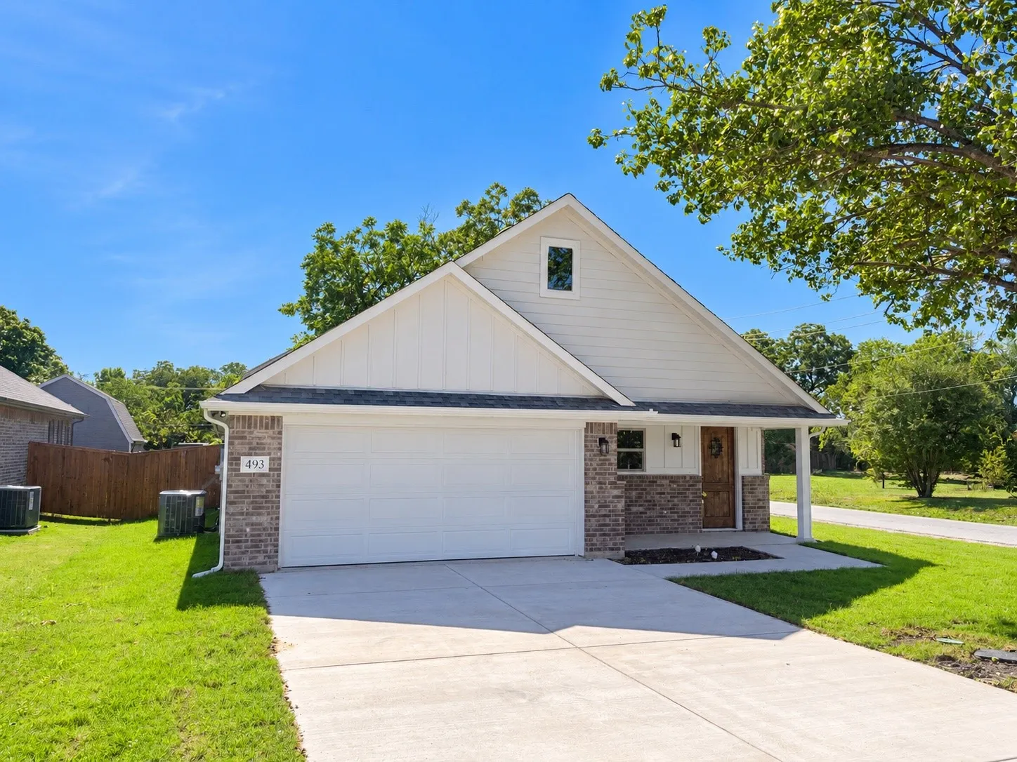 Single Family Residence For Sale in Grayson County , 493 W Jefferson Street, Van Alstyne, Texas 75495, 3 Bedroom, 2 Bathroom, 2 Garage spaces, 1,786 Sqft, built in 2026, mls#21390015, Real Estate Agent in Van Alstyne, Homes For Sale in Grayson county, Homes For Sale in Van Alstyne, Realtor in Van Alstyne Texas, Real Estate Brokerage Independent Realty Texas, Luminita Cordes Realtor