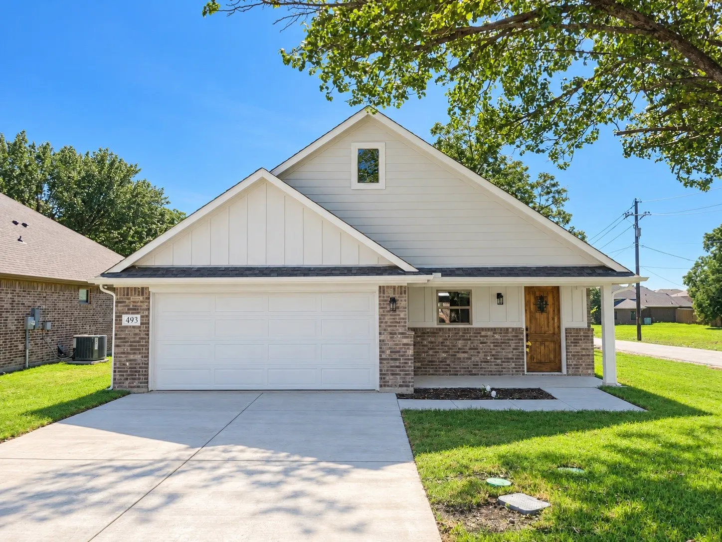 Single Family Residence For Sale in Grayson County , 493 W Jefferson Street, Van Alstyne, Texas 75495, 3 Bedroom, 2 Bathroom, 2 Garage spaces, 1,786 Sqft, built in 2026, mls#21390015, Real Estate Agent in Van Alstyne, Homes For Sale in Grayson county, Homes For Sale in Van Alstyne, Realtor in Van Alstyne Texas, Real Estate Brokerage Independent Realty Texas, Luminita Cordes Realtor