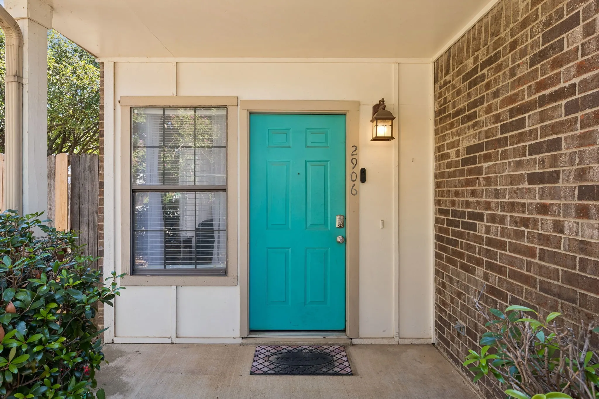 Single Family Residence For Sale in Tarrant County , 2906 Northrope Street, Euless, Texas 76039, 2 Bedroom, 2 Bathroom, Garage spaces, 1,094 Sqft, built in 1985, mls#21383240, Real Estate Agent in Euless, Homes For Sale in Tarrant county, Homes For Sale in Euless, Realtor in Euless Texas, Real Estate Brokerage Independent Realty Texas, Luminita Cordes Realtor
