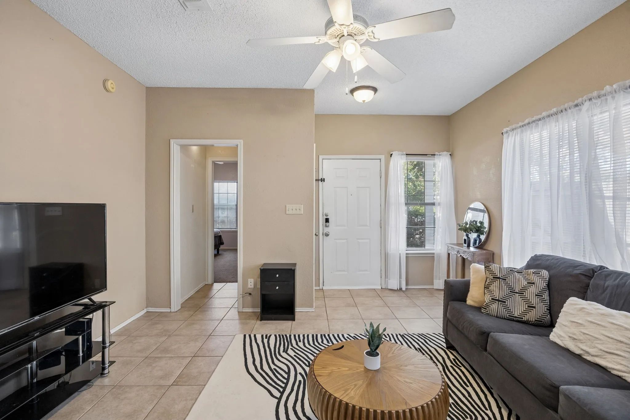Single Family Residence For Sale in Tarrant County , 2906 Northrope Street, Euless, Texas 76039, 2 Bedroom, 2 Bathroom, Garage spaces, 1,094 Sqft, built in 1985, mls#21383240, Real Estate Agent in Euless, Homes For Sale in Tarrant county, Homes For Sale in Euless, Realtor in Euless Texas, Real Estate Brokerage Independent Realty Texas, Luminita Cordes Realtor