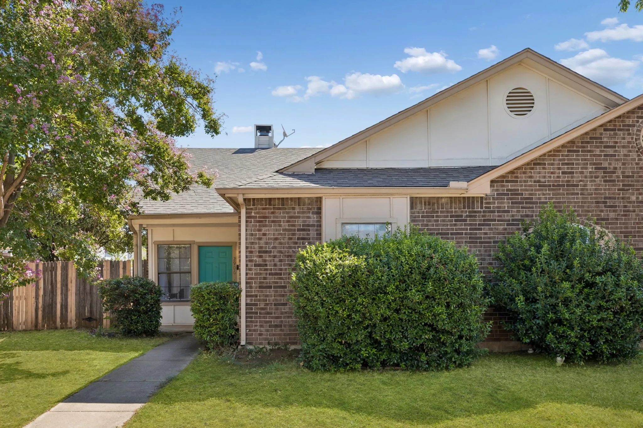 Single Family Residence For Sale in Tarrant County , 2906 Northrope Street, Euless, Texas 76039, 2 Bedroom, 2 Bathroom, Garage spaces, 1,094 Sqft, built in 1985, mls#21383240, Real Estate Agent in Euless, Homes For Sale in Tarrant county, Homes For Sale in Euless, Realtor in Euless Texas, Real Estate Brokerage Independent Realty Texas, Luminita Cordes Realtor