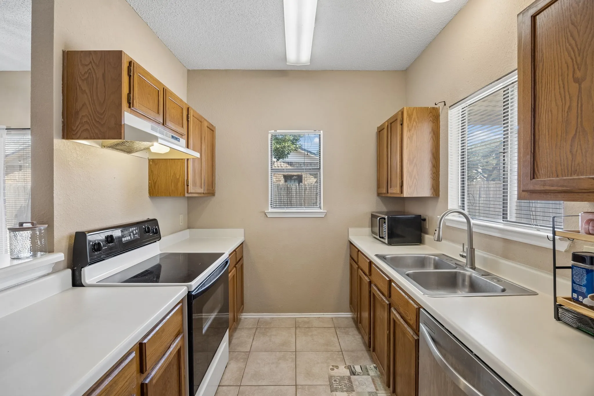 Single Family Residence For Sale in Tarrant County , 2906 Northrope Street, Euless, Texas 76039, 2 Bedroom, 2 Bathroom, Garage spaces, 1,094 Sqft, built in 1985, mls#21383240, Real Estate Agent in Euless, Homes For Sale in Tarrant county, Homes For Sale in Euless, Realtor in Euless Texas, Real Estate Brokerage Independent Realty Texas, Luminita Cordes Realtor
