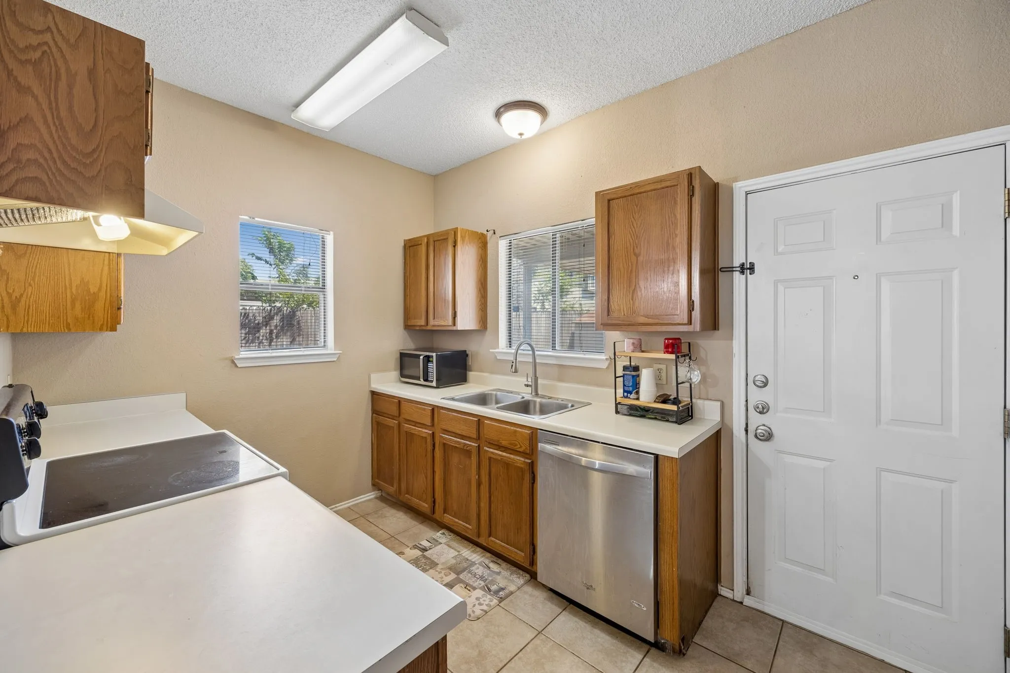 Single Family Residence For Sale in Tarrant County , 2906 Northrope Street, Euless, Texas 76039, 2 Bedroom, 2 Bathroom, Garage spaces, 1,094 Sqft, built in 1985, mls#21383240, Real Estate Agent in Euless, Homes For Sale in Tarrant county, Homes For Sale in Euless, Realtor in Euless Texas, Real Estate Brokerage Independent Realty Texas, Luminita Cordes Realtor