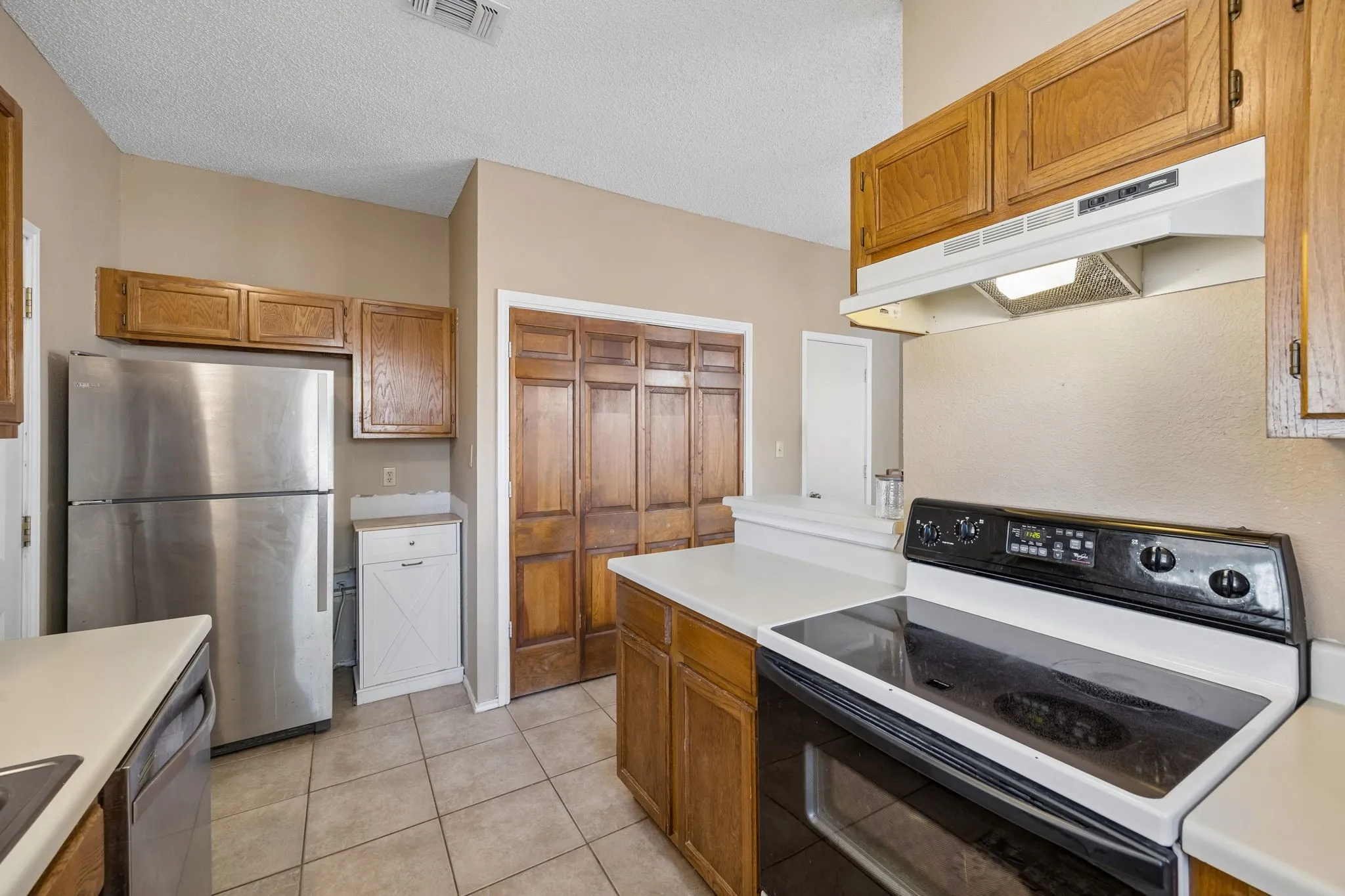 Single Family Residence For Sale in Tarrant County , 2906 Northrope Street, Euless, Texas 76039, 2 Bedroom, 2 Bathroom, Garage spaces, 1,094 Sqft, built in 1985, mls#21383240, Real Estate Agent in Euless, Homes For Sale in Tarrant county, Homes For Sale in Euless, Realtor in Euless Texas, Real Estate Brokerage Independent Realty Texas, Luminita Cordes Realtor