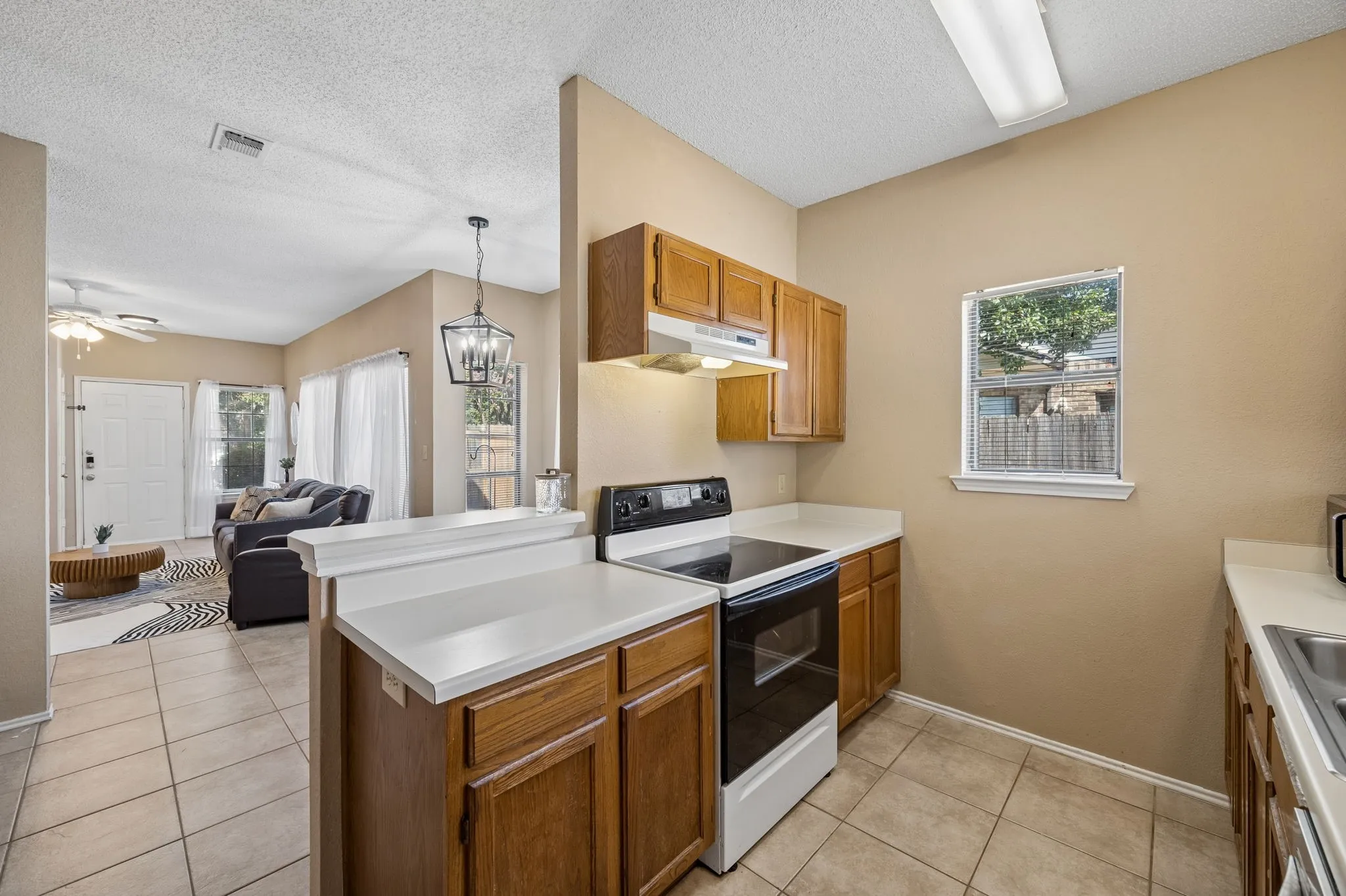 Single Family Residence For Sale in Tarrant County , 2906 Northrope Street, Euless, Texas 76039, 2 Bedroom, 2 Bathroom, Garage spaces, 1,094 Sqft, built in 1985, mls#21383240, Real Estate Agent in Euless, Homes For Sale in Tarrant county, Homes For Sale in Euless, Realtor in Euless Texas, Real Estate Brokerage Independent Realty Texas, Luminita Cordes Realtor
