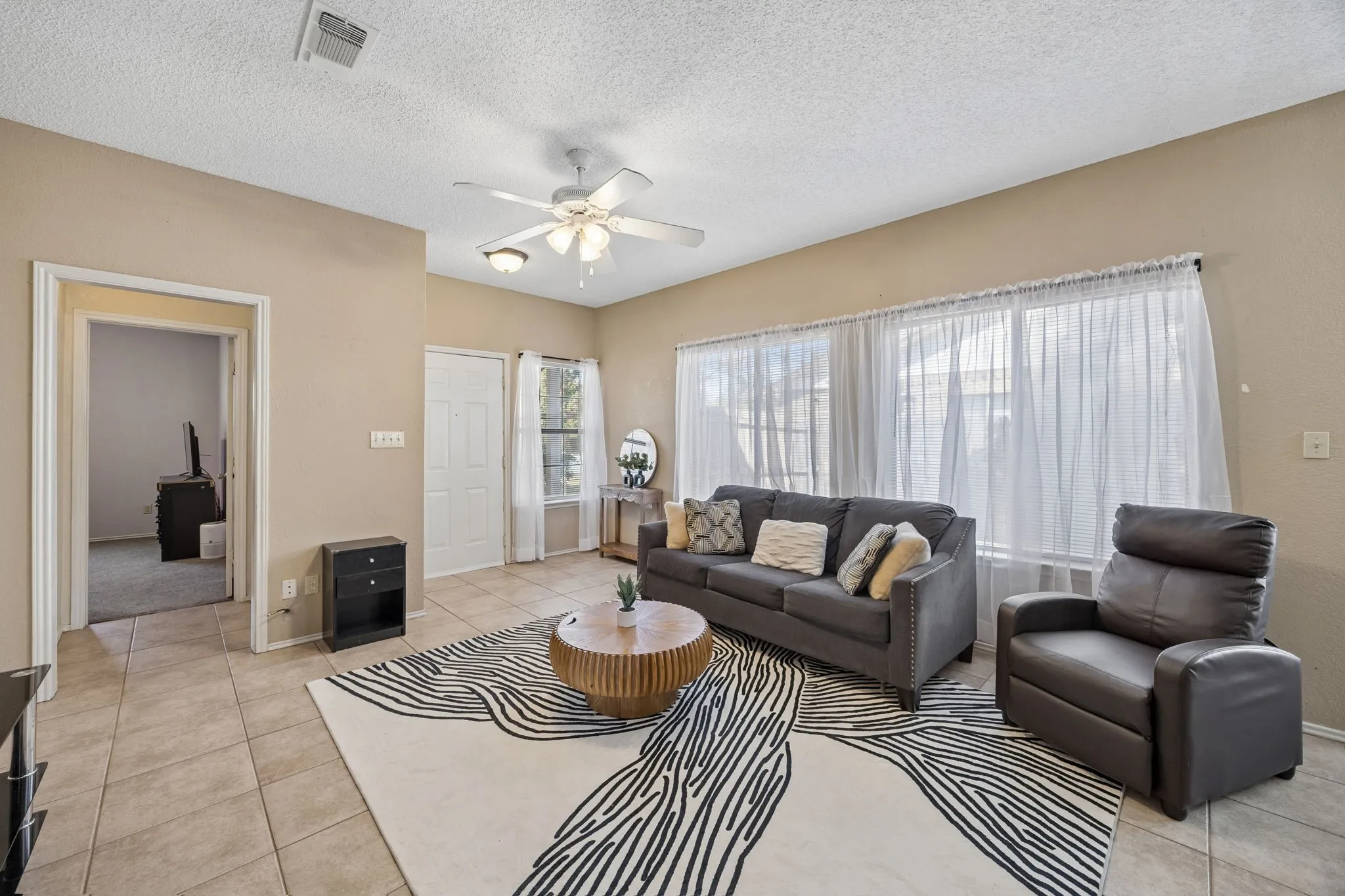 Single Family Residence For Sale in Tarrant County , 2906 Northrope Street, Euless, Texas 76039, 2 Bedroom, 2 Bathroom, Garage spaces, 1,094 Sqft, built in 1985, mls#21383240, Real Estate Agent in Euless, Homes For Sale in Tarrant county, Homes For Sale in Euless, Realtor in Euless Texas, Real Estate Brokerage Independent Realty Texas, Luminita Cordes Realtor