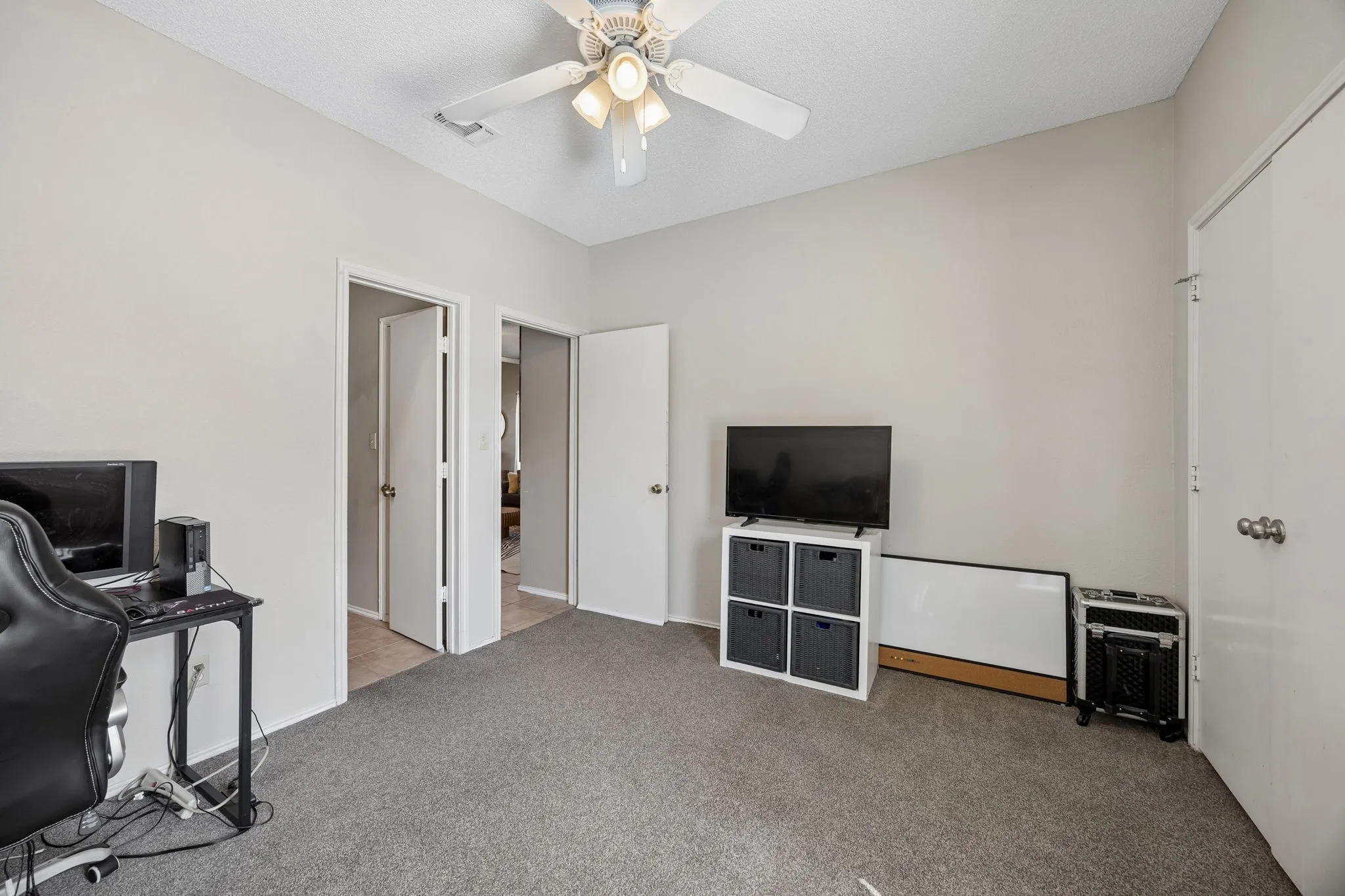 Single Family Residence For Sale in Tarrant County , 2906 Northrope Street, Euless, Texas 76039, 2 Bedroom, 2 Bathroom, Garage spaces, 1,094 Sqft, built in 1985, mls#21383240, Real Estate Agent in Euless, Homes For Sale in Tarrant county, Homes For Sale in Euless, Realtor in Euless Texas, Real Estate Brokerage Independent Realty Texas, Luminita Cordes Realtor