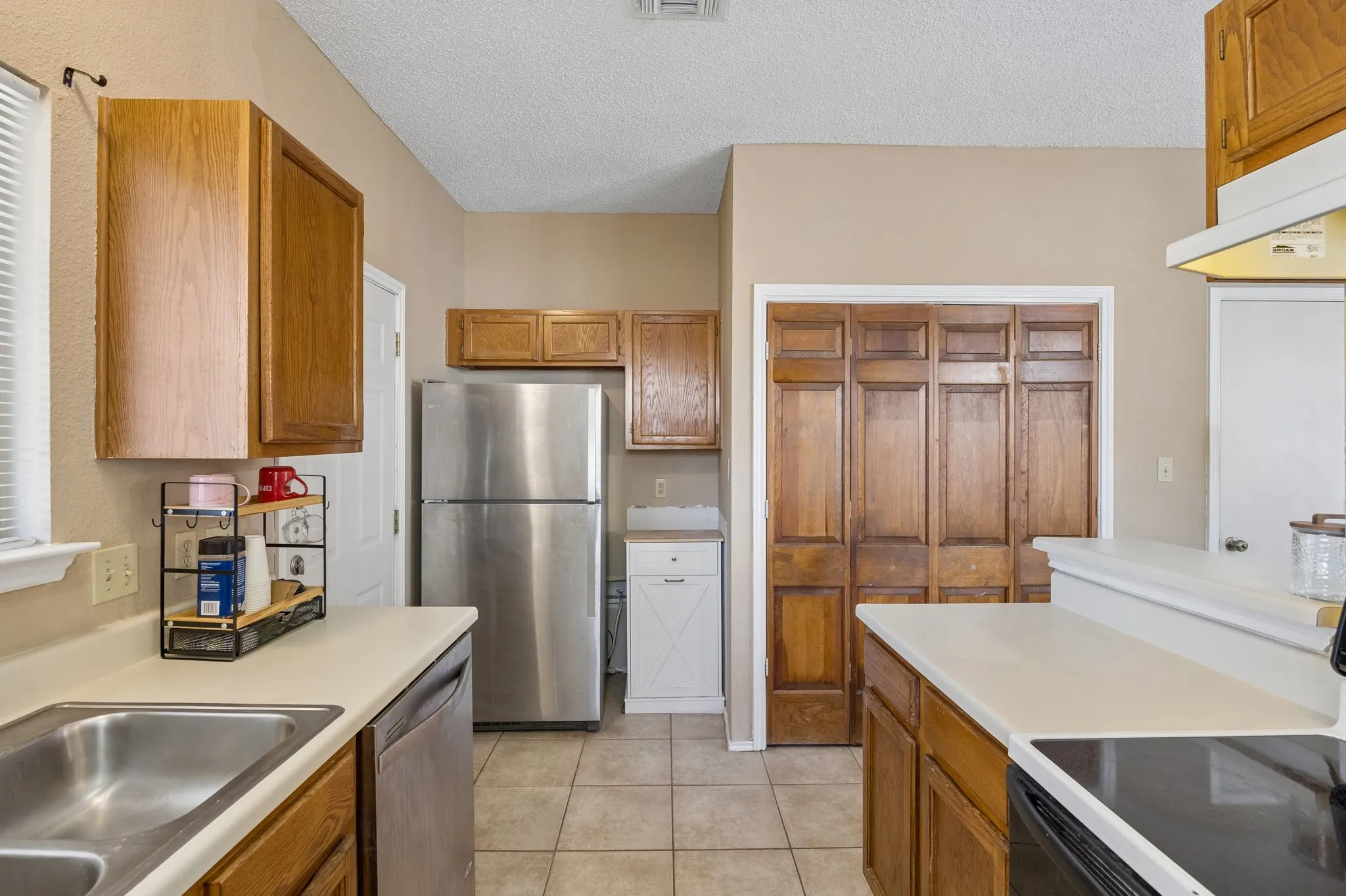 Single Family Residence For Sale in Tarrant County , 2906 Northrope Street, Euless, Texas 76039, 2 Bedroom, 2 Bathroom, Garage spaces, 1,094 Sqft, built in 1985, mls#21383240, Real Estate Agent in Euless, Homes For Sale in Tarrant county, Homes For Sale in Euless, Realtor in Euless Texas, Real Estate Brokerage Independent Realty Texas, Luminita Cordes Realtor