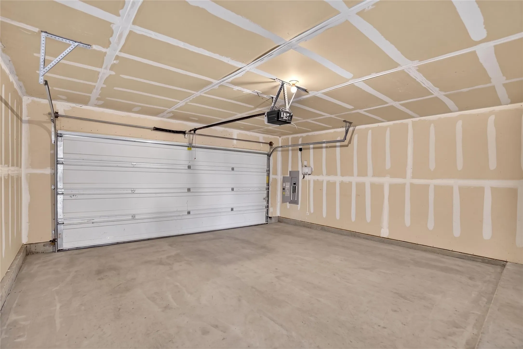 Single Family Residence For Rent in Denton County , 9005 Sundance Trail, Cross Roads, Texas 76227, 3 Bedroom, 2 Bathroom, 2 Garage spaces, 1,378 Sqft, built in 2011, mls#21390020, Real Estate Agent in Cross Roads, Homes For Rent in Denton county, Homes For Rent in Cross Roads, Realtor in Cross Roads Texas, Real Estate Brokerage Independent Realty Texas, Luminita Cordes Realtor