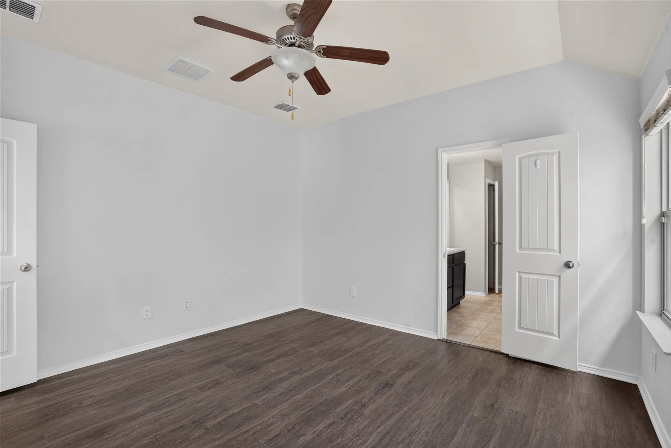 Single Family Residence For Rent in Denton County , 9005 Sundance Trail, Cross Roads, Texas 76227, 3 Bedroom, 2 Bathroom, 2 Garage spaces, 1,378 Sqft, built in 2011, mls#21390020, Real Estate Agent in Cross Roads, Homes For Rent in Denton county, Homes For Rent in Cross Roads, Realtor in Cross Roads Texas, Real Estate Brokerage Independent Realty Texas, Luminita Cordes Realtor
