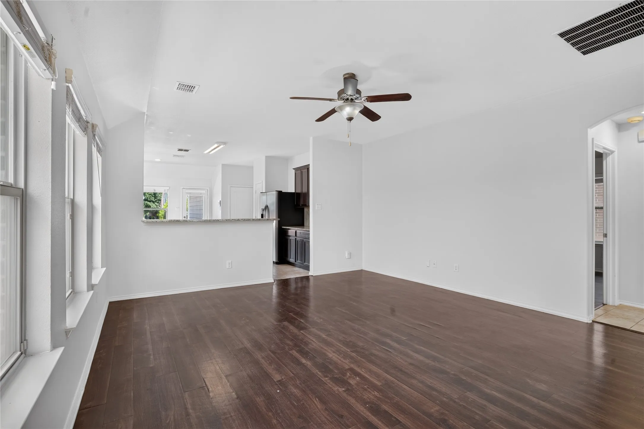 Single Family Residence For Rent in Denton County , 9005 Sundance Trail, Cross Roads, Texas 76227, 3 Bedroom, 2 Bathroom, 2 Garage spaces, 1,378 Sqft, built in 2011, mls#21390020, Real Estate Agent in Cross Roads, Homes For Rent in Denton county, Homes For Rent in Cross Roads, Realtor in Cross Roads Texas, Real Estate Brokerage Independent Realty Texas, Luminita Cordes Realtor