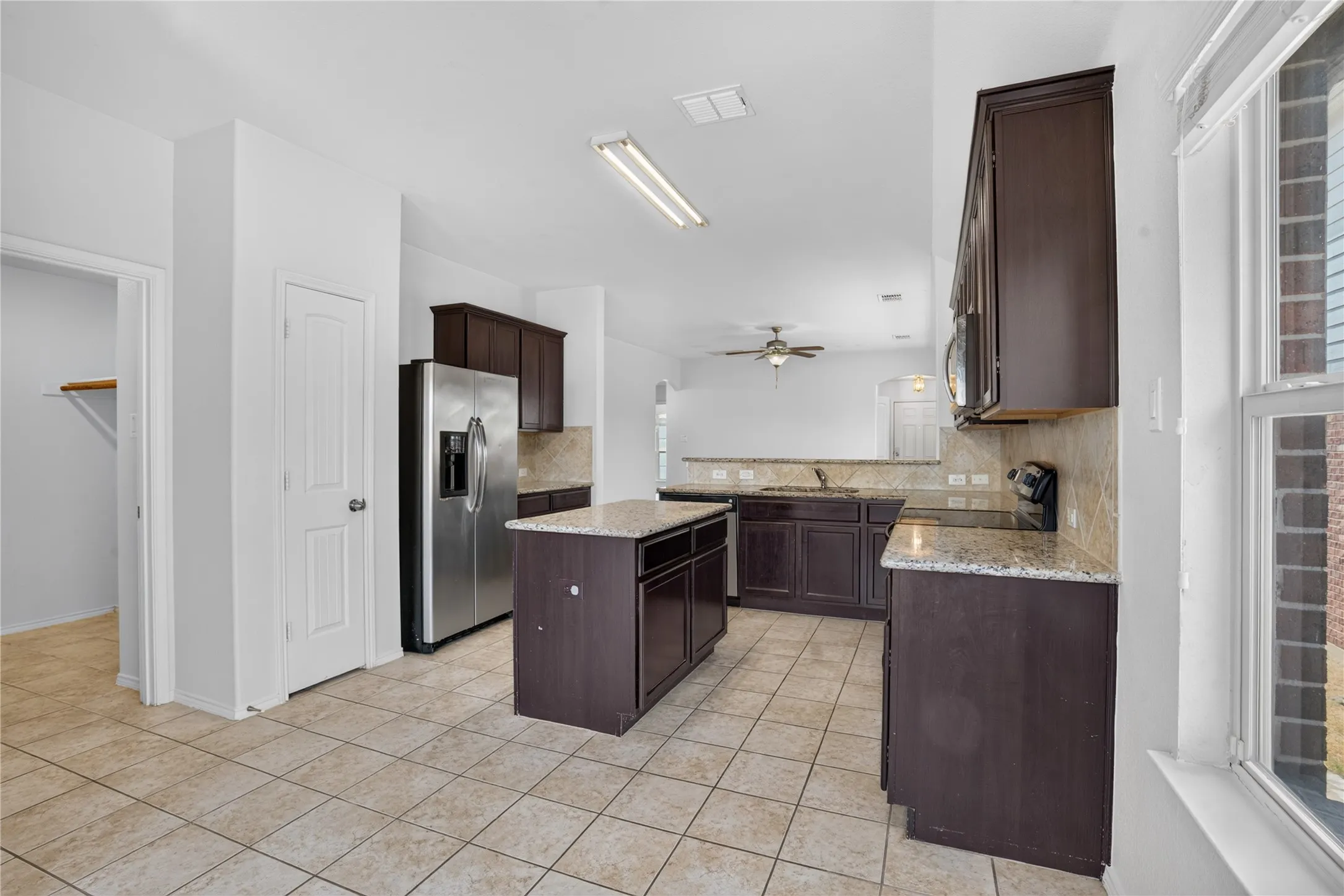 Single Family Residence For Rent in Denton County , 9005 Sundance Trail, Cross Roads, Texas 76227, 3 Bedroom, 2 Bathroom, 2 Garage spaces, 1,378 Sqft, built in 2011, mls#21390020, Real Estate Agent in Cross Roads, Homes For Rent in Denton county, Homes For Rent in Cross Roads, Realtor in Cross Roads Texas, Real Estate Brokerage Independent Realty Texas, Luminita Cordes Realtor
