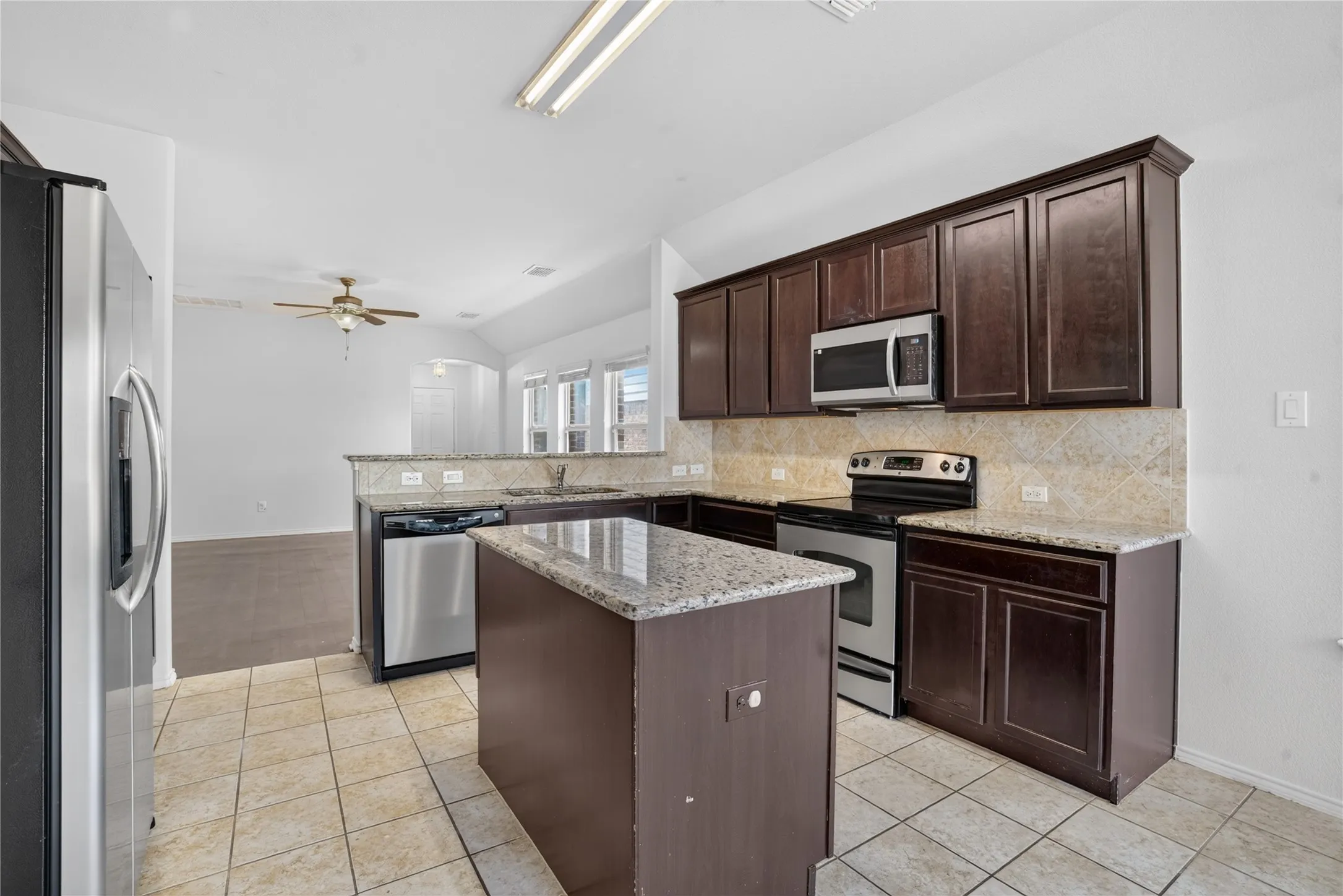 Single Family Residence For Rent in Denton County , 9005 Sundance Trail, Cross Roads, Texas 76227, 3 Bedroom, 2 Bathroom, 2 Garage spaces, 1,378 Sqft, built in 2011, mls#21390020, Real Estate Agent in Cross Roads, Homes For Rent in Denton county, Homes For Rent in Cross Roads, Realtor in Cross Roads Texas, Real Estate Brokerage Independent Realty Texas, Luminita Cordes Realtor