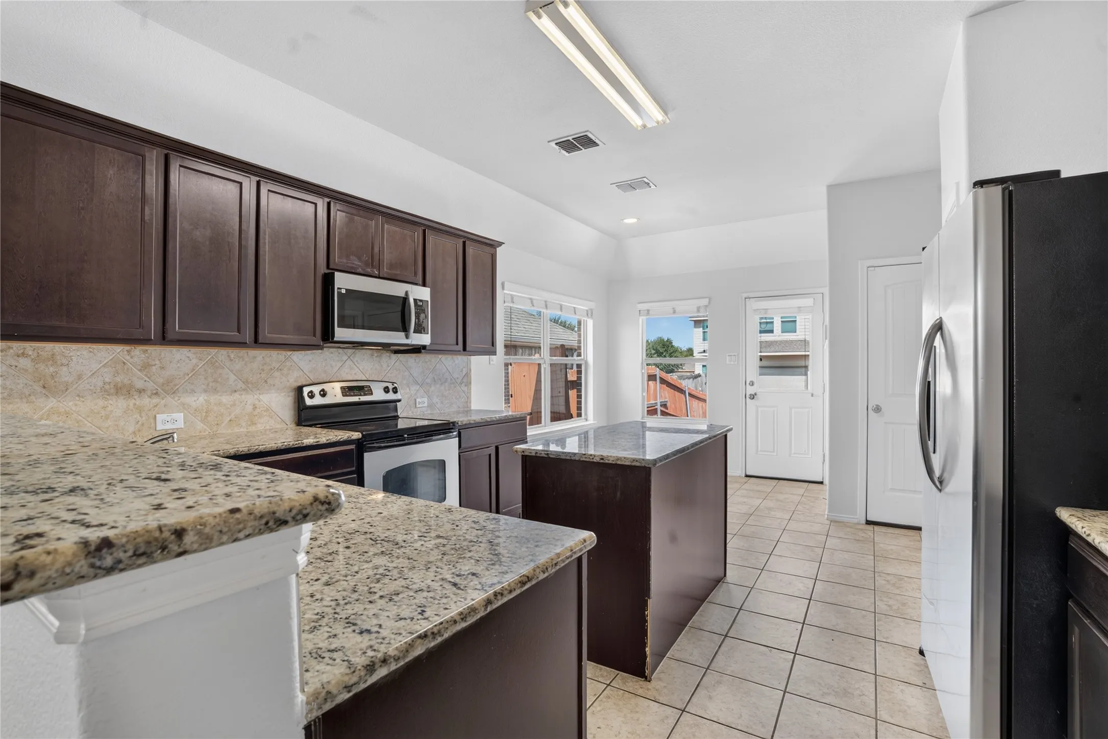 Single Family Residence For Rent in Denton County , 9005 Sundance Trail, Cross Roads, Texas 76227, 3 Bedroom, 2 Bathroom, 2 Garage spaces, 1,378 Sqft, built in 2011, mls#21390020, Real Estate Agent in Cross Roads, Homes For Rent in Denton county, Homes For Rent in Cross Roads, Realtor in Cross Roads Texas, Real Estate Brokerage Independent Realty Texas, Luminita Cordes Realtor