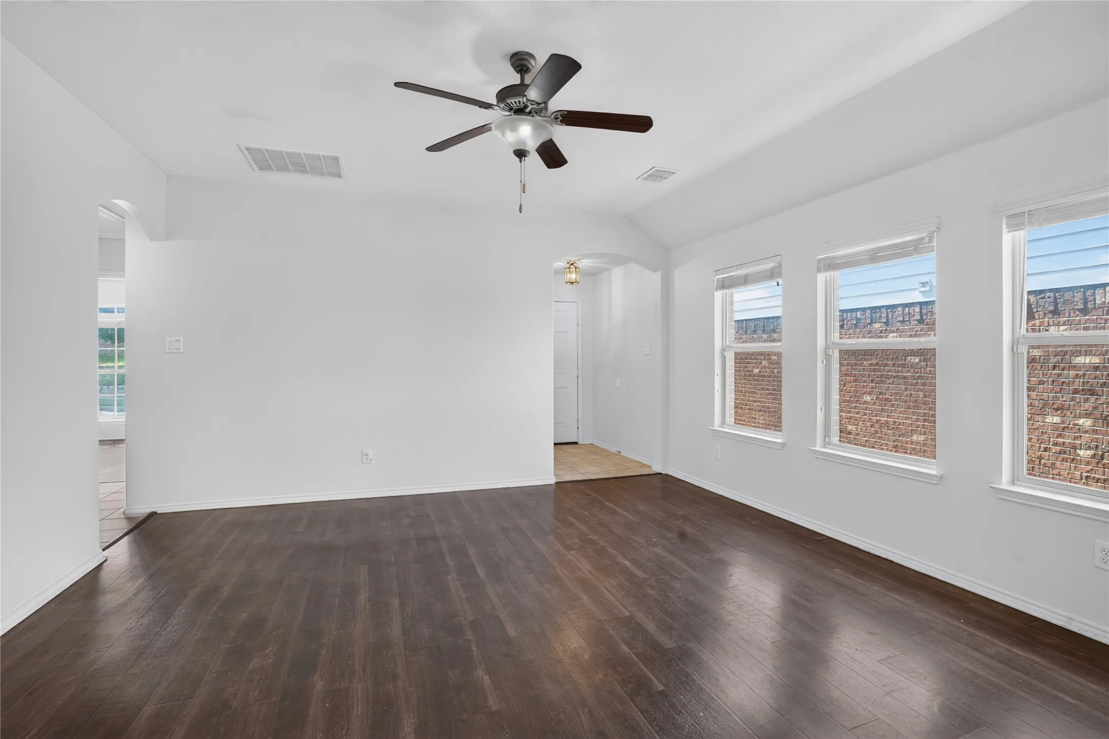 Single Family Residence For Rent in Denton County , 9005 Sundance Trail, Cross Roads, Texas 76227, 3 Bedroom, 2 Bathroom, 2 Garage spaces, 1,378 Sqft, built in 2011, mls#21390020, Real Estate Agent in Cross Roads, Homes For Rent in Denton county, Homes For Rent in Cross Roads, Realtor in Cross Roads Texas, Real Estate Brokerage Independent Realty Texas, Luminita Cordes Realtor