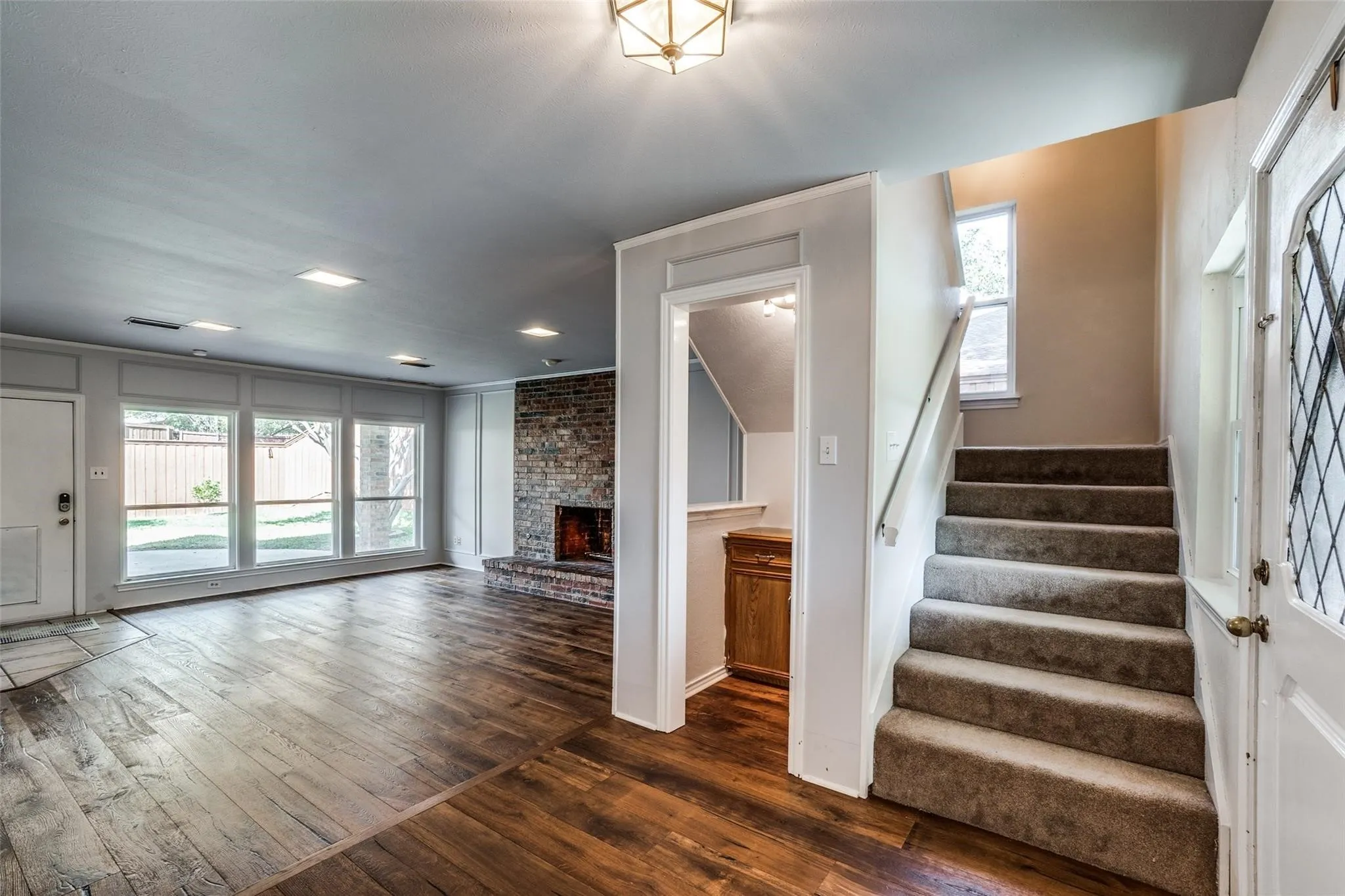 Single Family Residence For Rent in Dallas County , 9911 Silver Creek Road, Dallas, Texas 75243, 4 Bedroom, 3 Bathroom, 2 Garage spaces, 2,815 Sqft, built in 1979, mls#21390024, Real Estate Agent in Dallas, Homes For Rent in Dallas county, Homes For Rent in Dallas, Realtor in Dallas Texas, Real Estate Brokerage Independent Realty Texas, Luminita Cordes Realtor