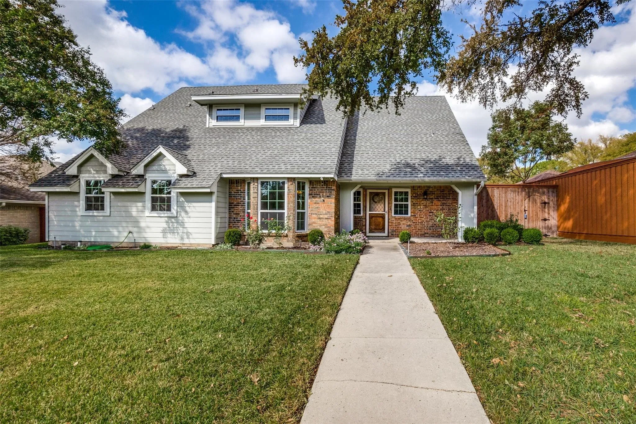 Single Family Residence For Rent in Dallas County , 9911 Silver Creek Road, Dallas, Texas 75243, 4 Bedroom, 3 Bathroom, 2 Garage spaces, 2,815 Sqft, built in 1979, mls#21390024, Real Estate Agent in Dallas, Homes For Rent in Dallas county, Homes For Rent in Dallas, Realtor in Dallas Texas, Real Estate Brokerage Independent Realty Texas, Luminita Cordes Realtor