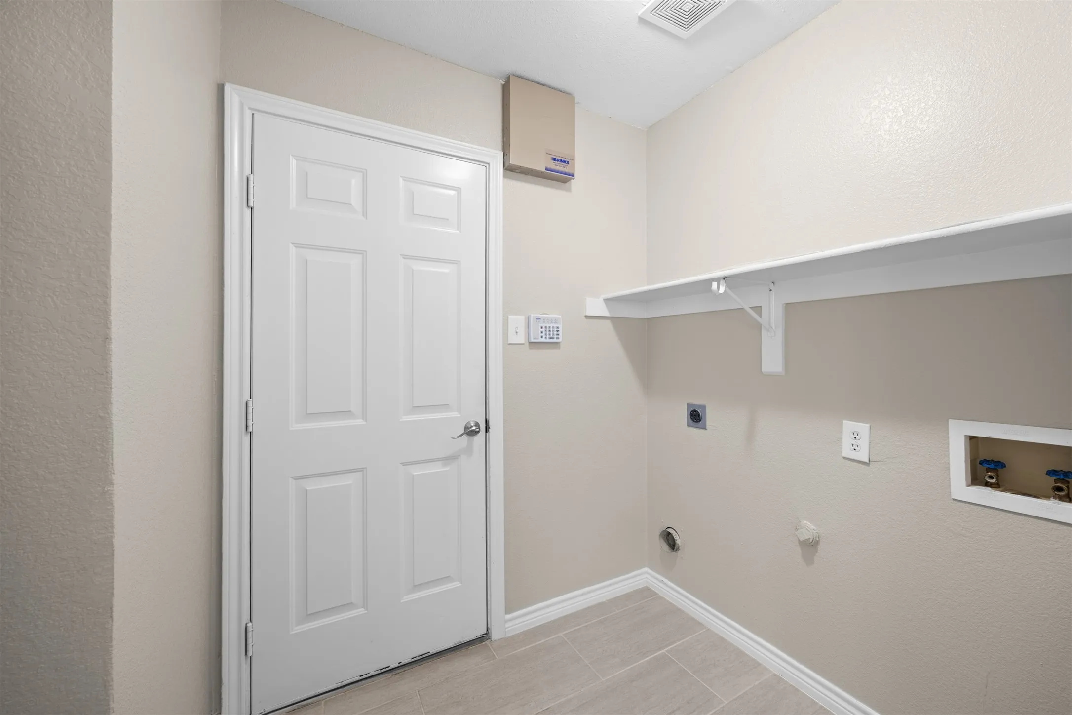 Single Family Residence For Sale in Collin County , 7912 Gulf Street, Frisco, Texas 75035, 3 Bedroom, 2 Bathroom, 2 Garage spaces, 1,486 Sqft, built in 1997, mls#21376920, Real Estate Agent in Frisco, Homes For Sale in Collin county, Homes For Sale in Frisco, Realtor in Frisco Texas, Real Estate Brokerage Independent Realty Texas, Luminita Cordes Realtor