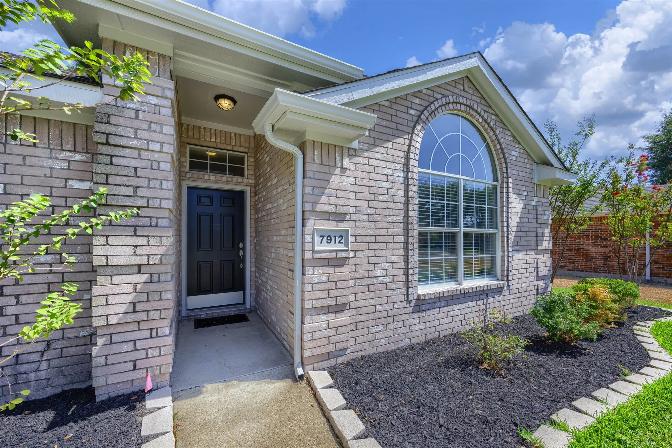 Single Family Residence For Sale in Collin County , 7912 Gulf Street, Frisco, Texas 75035, 3 Bedroom, 2 Bathroom, 2 Garage spaces, 1,486 Sqft, built in 1997, mls#21376920, Real Estate Agent in Frisco, Homes For Sale in Collin county, Homes For Sale in Frisco, Realtor in Frisco Texas, Real Estate Brokerage Independent Realty Texas, Luminita Cordes Realtor