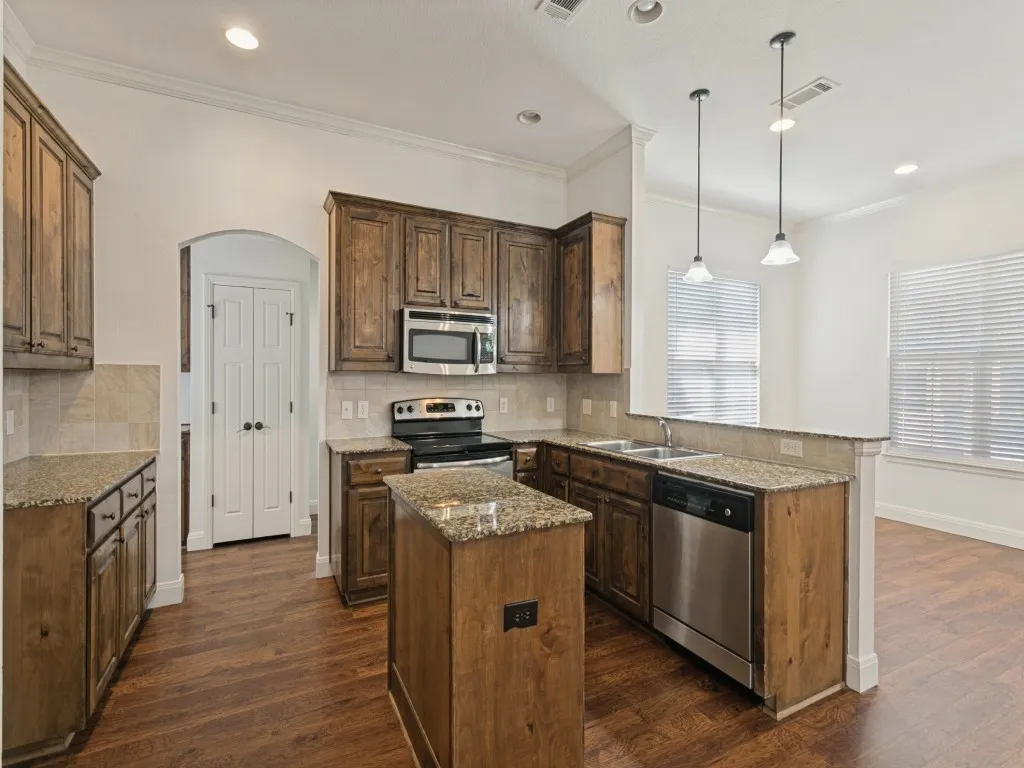 Single Family Residence For Sale in Denton County , 2512 Rugby Lane, Denton, Texas 76209, 2 Bedroom, 2 Bathroom, 2 Garage spaces, 1,166 Sqft, built in 2008, mls#21389622, Real Estate Agent in Denton, Homes For Sale in Denton county, Homes For Sale in Denton, Realtor in Denton Texas, Real Estate Brokerage Independent Realty Texas, Luminita Cordes Realtor