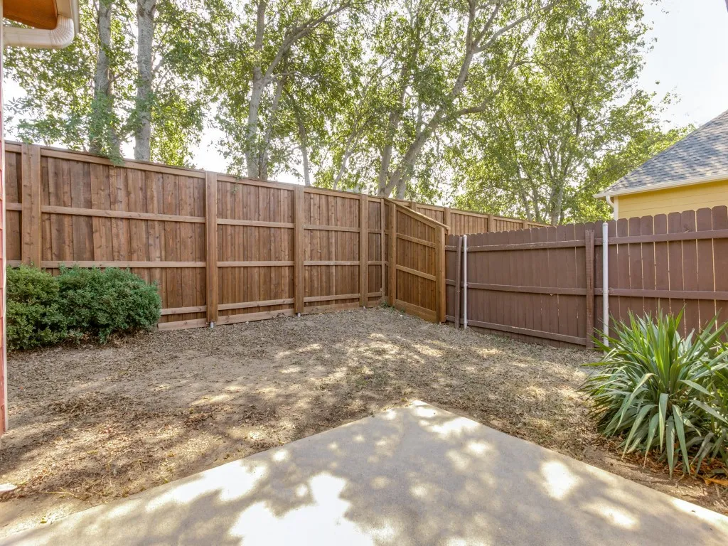 Single Family Residence For Sale in Denton County , 2512 Rugby Lane, Denton, Texas 76209, 2 Bedroom, 2 Bathroom, 2 Garage spaces, 1,166 Sqft, built in 2008, mls#21389622, Real Estate Agent in Denton, Homes For Sale in Denton county, Homes For Sale in Denton, Realtor in Denton Texas, Real Estate Brokerage Independent Realty Texas, Luminita Cordes Realtor