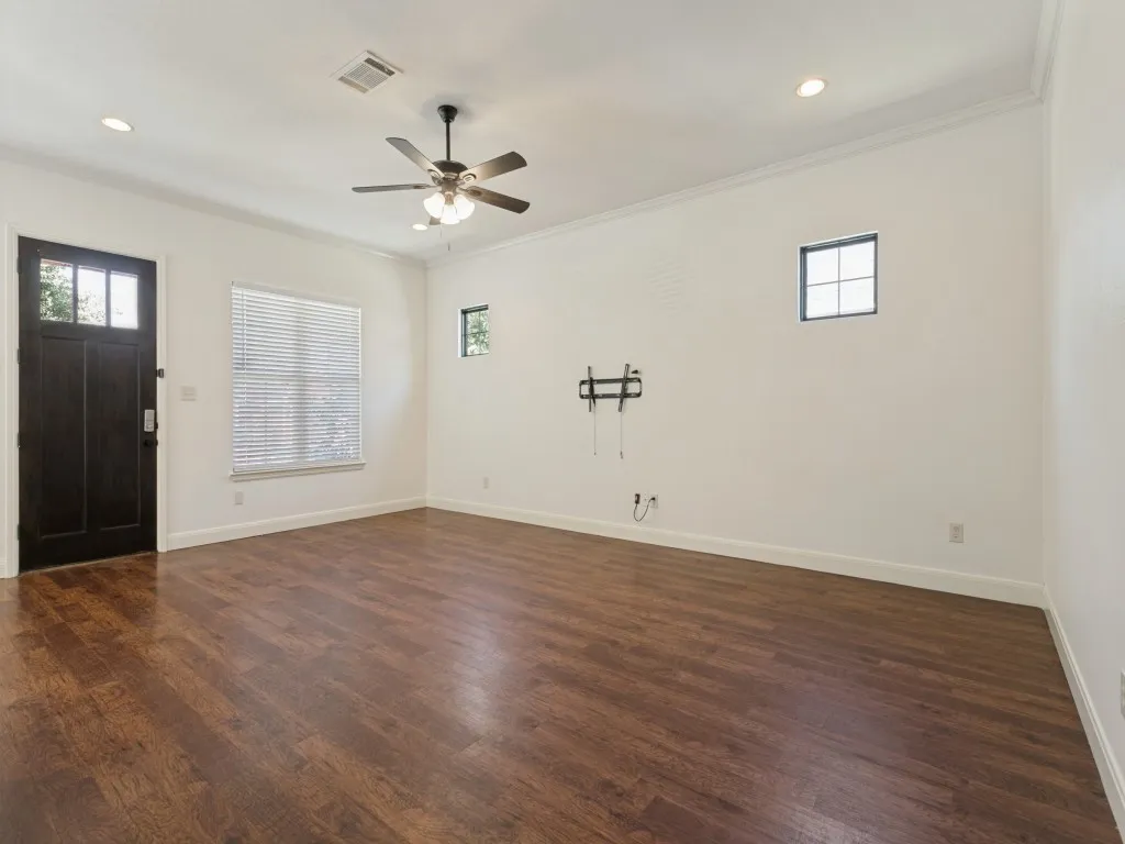 Single Family Residence For Sale in Denton County , 2512 Rugby Lane, Denton, Texas 76209, 2 Bedroom, 2 Bathroom, 2 Garage spaces, 1,166 Sqft, built in 2008, mls#21389622, Real Estate Agent in Denton, Homes For Sale in Denton county, Homes For Sale in Denton, Realtor in Denton Texas, Real Estate Brokerage Independent Realty Texas, Luminita Cordes Realtor