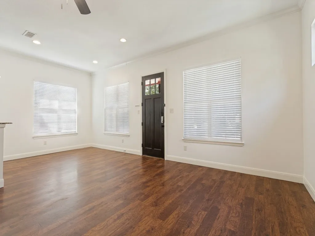 Single Family Residence For Sale in Denton County , 2512 Rugby Lane, Denton, Texas 76209, 2 Bedroom, 2 Bathroom, 2 Garage spaces, 1,166 Sqft, built in 2008, mls#21389622, Real Estate Agent in Denton, Homes For Sale in Denton county, Homes For Sale in Denton, Realtor in Denton Texas, Real Estate Brokerage Independent Realty Texas, Luminita Cordes Realtor