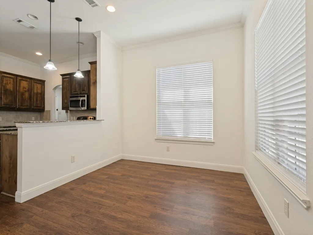 Single Family Residence For Sale in Denton County , 2512 Rugby Lane, Denton, Texas 76209, 2 Bedroom, 2 Bathroom, 2 Garage spaces, 1,166 Sqft, built in 2008, mls#21389622, Real Estate Agent in Denton, Homes For Sale in Denton county, Homes For Sale in Denton, Realtor in Denton Texas, Real Estate Brokerage Independent Realty Texas, Luminita Cordes Realtor