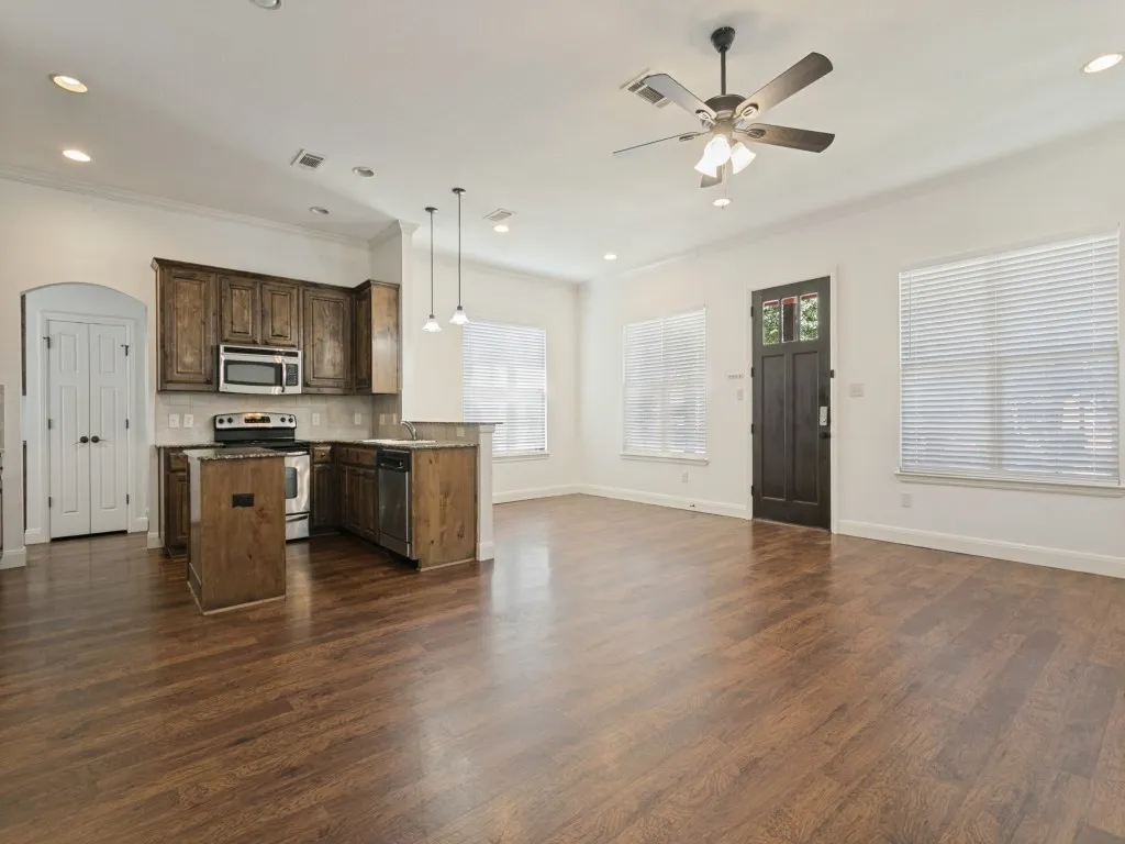Single Family Residence For Sale in Denton County , 2512 Rugby Lane, Denton, Texas 76209, 2 Bedroom, 2 Bathroom, 2 Garage spaces, 1,166 Sqft, built in 2008, mls#21389622, Real Estate Agent in Denton, Homes For Sale in Denton county, Homes For Sale in Denton, Realtor in Denton Texas, Real Estate Brokerage Independent Realty Texas, Luminita Cordes Realtor