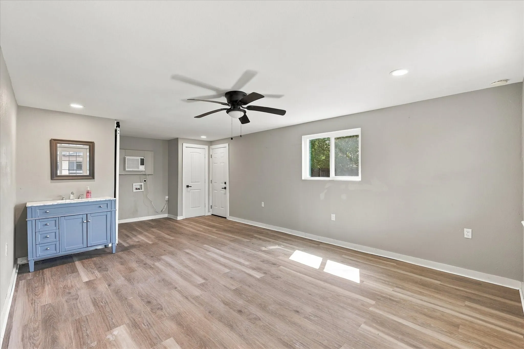 Guest Unit featuring tons of space, Washer and dryer hookups, and FULL bath!