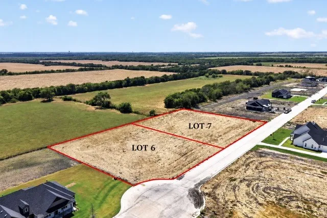 Corner lots 6 and 7 with a paved cul-de-sac