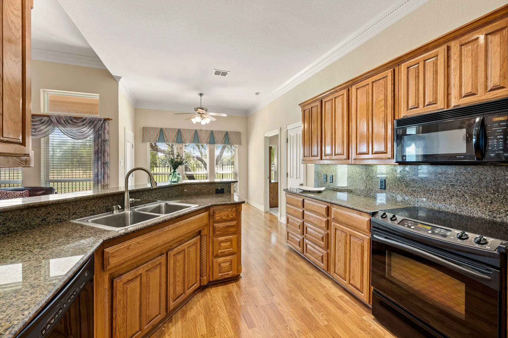Single Family Residence For Sale in Tarrant County , 10701 Whitestone Ranch Road, Benbrook, Texas 76126, 4 Bedroom, 2 Bathroom, 2 Garage spaces, 2,349 Sqft, built in 2003, mls#21390001, Real Estate Agent in Benbrook, Homes For Sale in Tarrant county, Homes For Sale in Benbrook, Realtor in Benbrook Texas, Real Estate Brokerage Independent Realty Texas, Luminita Cordes Realtor