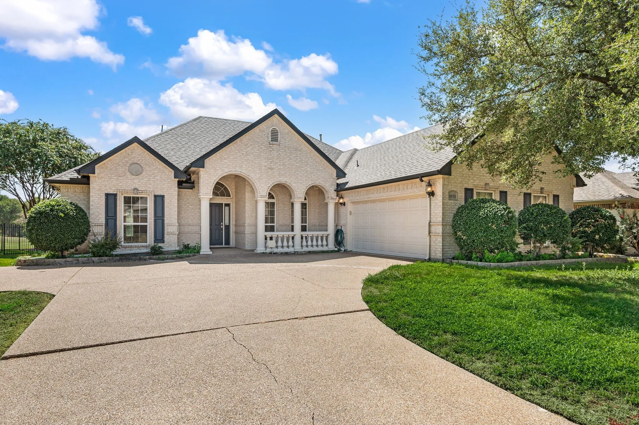 Welcome Home to 10701 Whitestone Ranch Rd.