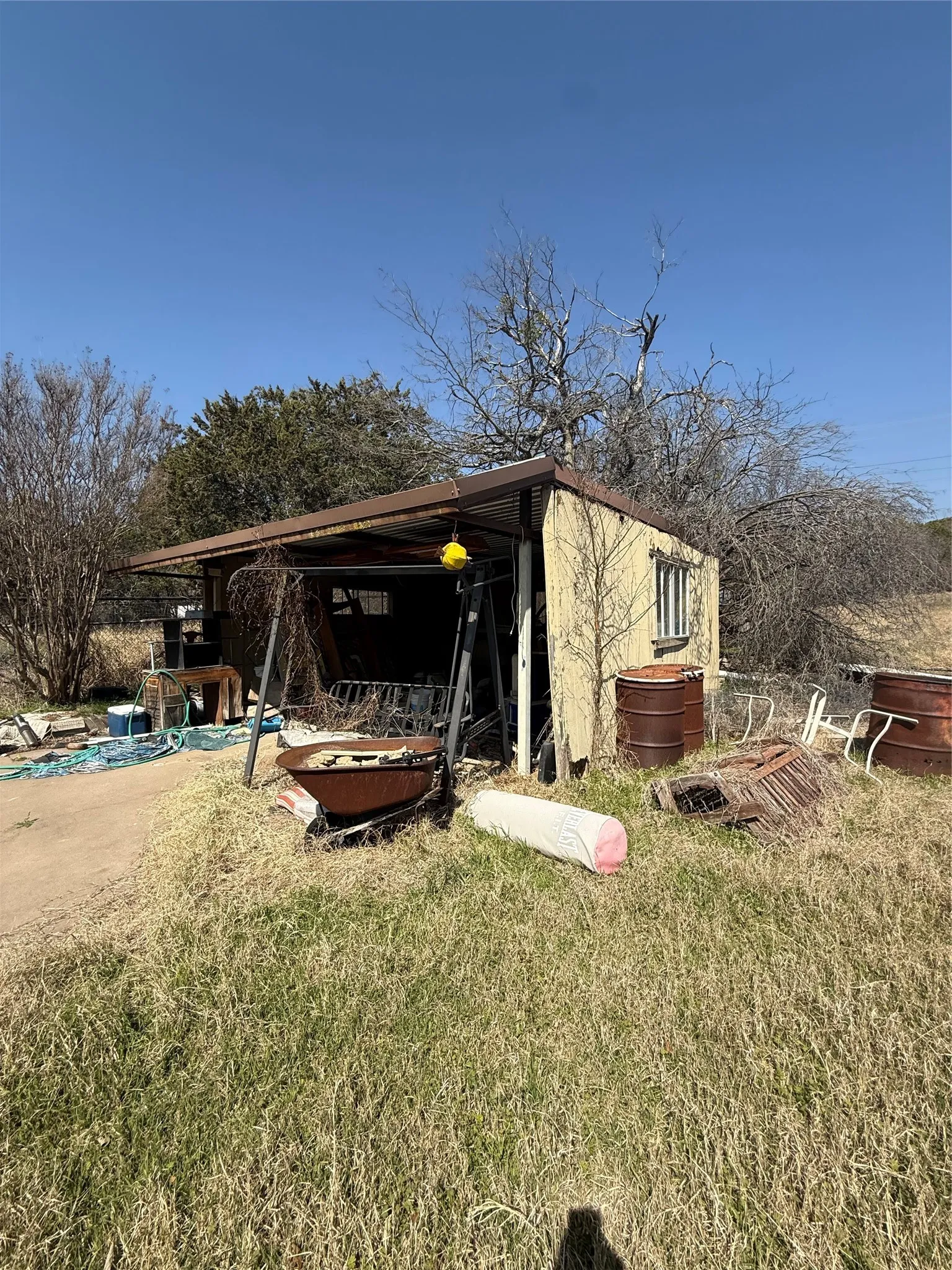 Single Family Residence For Sale in Parker County , 4103 White Settlement Road, Weatherford, Texas 76087, 3 Bedroom, 2 Bathroom, Garage spaces, 936 Sqft, built in 2001, mls#21384976, Real Estate Agent in Weatherford, Homes For Sale in Parker county, Homes For Sale in Weatherford, Realtor in Weatherford Texas, Real Estate Brokerage Independent Realty Texas, Luminita Cordes Realtor