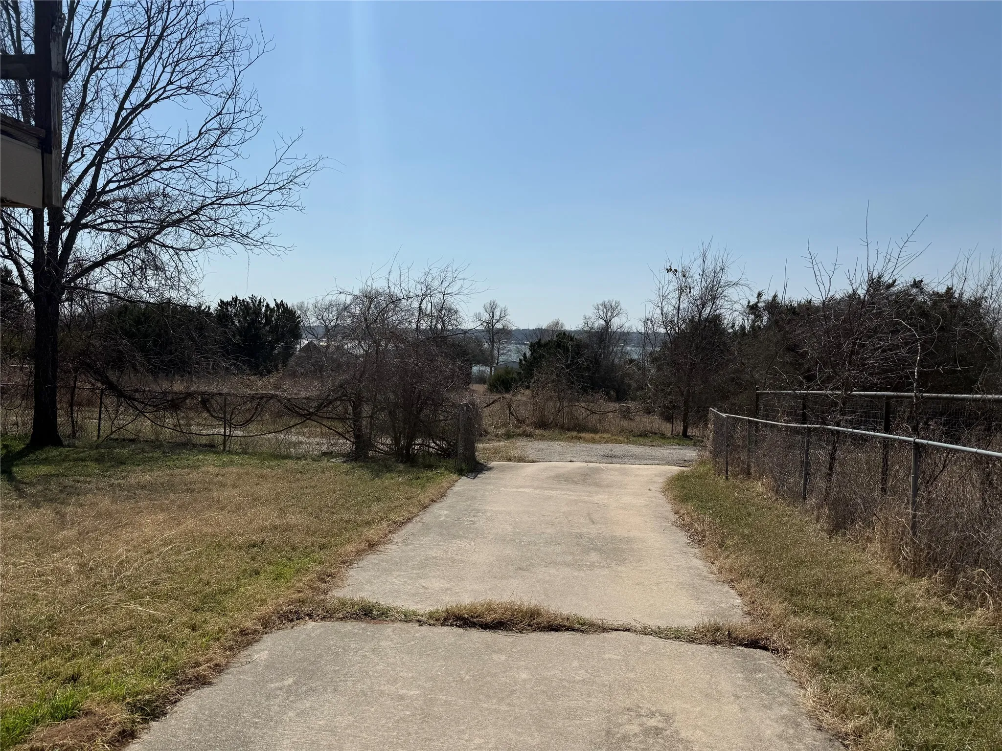 Single Family Residence For Sale in Parker County , 4103 White Settlement Road, Weatherford, Texas 76087, 3 Bedroom, 2 Bathroom, Garage spaces, 936 Sqft, built in 2001, mls#21384976, Real Estate Agent in Weatherford, Homes For Sale in Parker county, Homes For Sale in Weatherford, Realtor in Weatherford Texas, Real Estate Brokerage Independent Realty Texas, Luminita Cordes Realtor