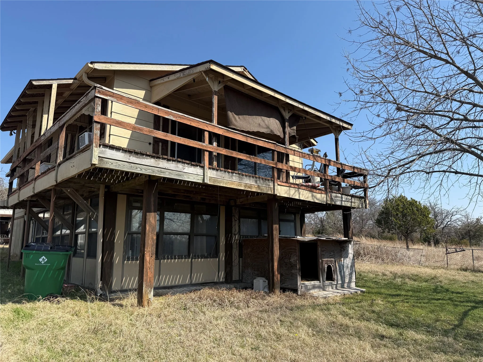 Single Family Residence For Sale in Parker County , 4103 White Settlement Road, Weatherford, Texas 76087, 3 Bedroom, 2 Bathroom, Garage spaces, 936 Sqft, built in 2001, mls#21384976, Real Estate Agent in Weatherford, Homes For Sale in Parker county, Homes For Sale in Weatherford, Realtor in Weatherford Texas, Real Estate Brokerage Independent Realty Texas, Luminita Cordes Realtor