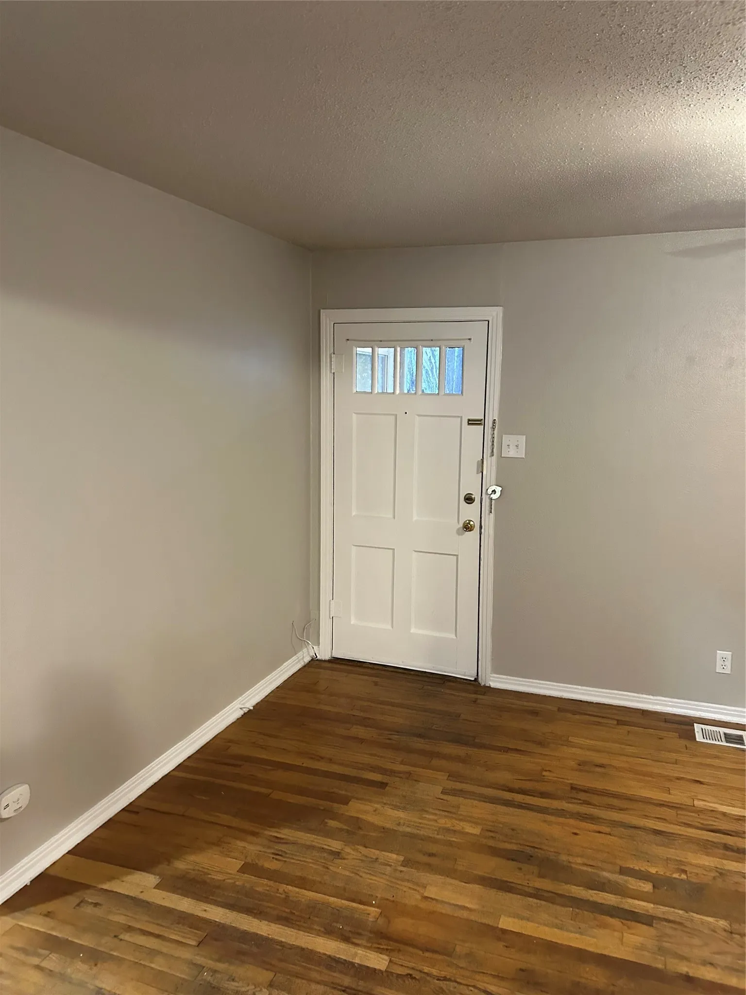 Single Family Residence For Rent in Denton County , 1511 Knight Street, Denton, Texas 76205, 2 Bedroom, 1 Bathroom, Garage spaces, 764 Sqft, built in 1949, mls#21390028, Real Estate Agent in Denton, Homes For Rent in Denton county, Homes For Rent in Denton, Realtor in Denton Texas, Real Estate Brokerage Independent Realty Texas, Luminita Cordes Realtor