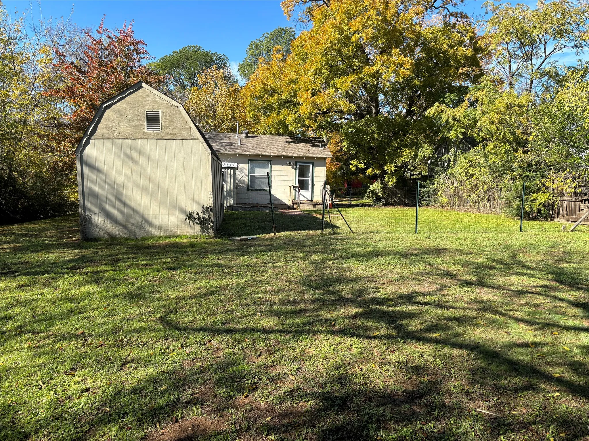 Single Family Residence For Rent in Denton County , 1511 Knight Street, Denton, Texas 76205, 2 Bedroom, 1 Bathroom, Garage spaces, 764 Sqft, built in 1949, mls#21390028, Real Estate Agent in Denton, Homes For Rent in Denton county, Homes For Rent in Denton, Realtor in Denton Texas, Real Estate Brokerage Independent Realty Texas, Luminita Cordes Realtor