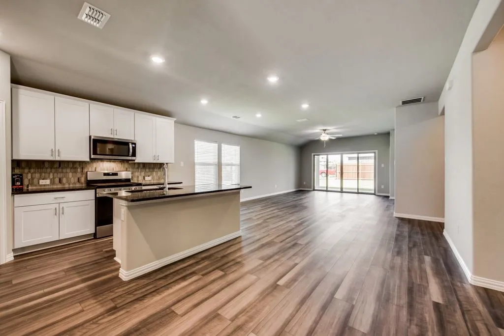 Single Family Residence For Rent in Collin County , 605 Cedar Springs Drive, Princeton, Texas 75407, 3 Bedroom, 2 Bathroom, 2 Garage spaces, 1,830 Sqft, built in 2021, mls#21390029, Real Estate Agent in Princeton, Homes For Rent in Collin county, Homes For Rent in Princeton, Realtor in Princeton Texas, Real Estate Brokerage Independent Realty Texas, Luminita Cordes Realtor