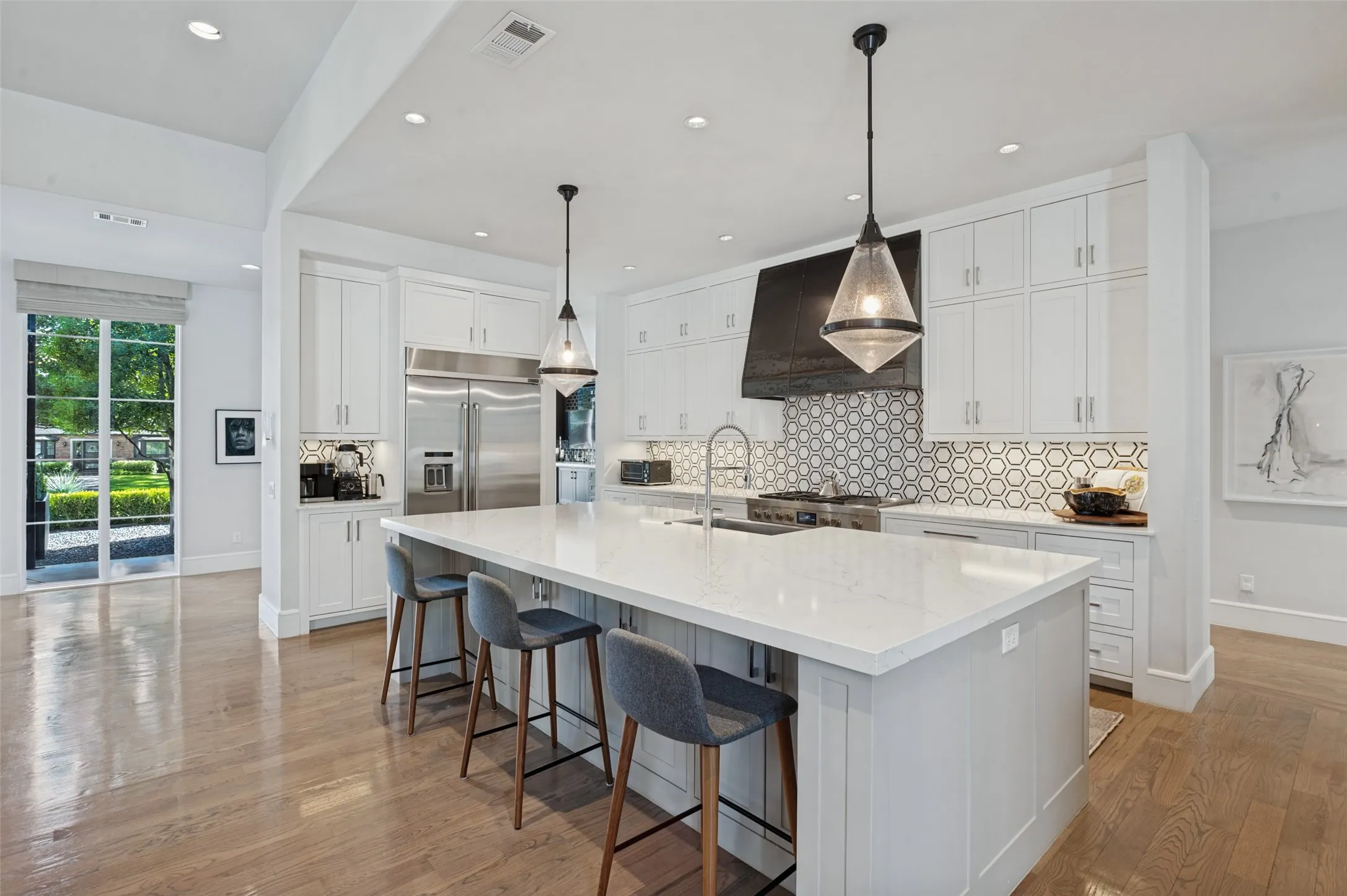 Single Family Residence For Sale in Dallas County , 4447 Alta Vista Lane, Dallas, Texas 75229, 5 Bedroom, 6 Bathroom, 3 Garage spaces, 5,998 Sqft, built in 2016, mls#21390022, Real Estate Agent in Dallas, Homes For Sale in Dallas county, Homes For Sale in Dallas, Realtor in Dallas Texas, Real Estate Brokerage Independent Realty Texas, Luminita Cordes Realtor