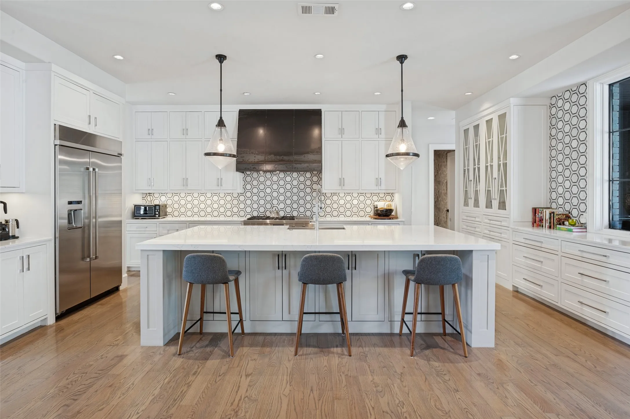 Single Family Residence For Sale in Dallas County , 4447 Alta Vista Lane, Dallas, Texas 75229, 5 Bedroom, 6 Bathroom, 3 Garage spaces, 5,998 Sqft, built in 2016, mls#21390022, Real Estate Agent in Dallas, Homes For Sale in Dallas county, Homes For Sale in Dallas, Realtor in Dallas Texas, Real Estate Brokerage Independent Realty Texas, Luminita Cordes Realtor